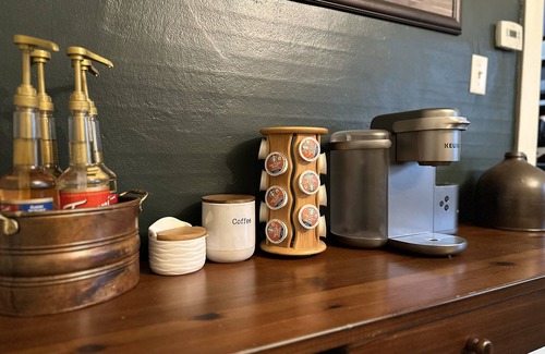 Warren House | Fireside Retreat: Family-Friendly Stay in Warren, Ohio