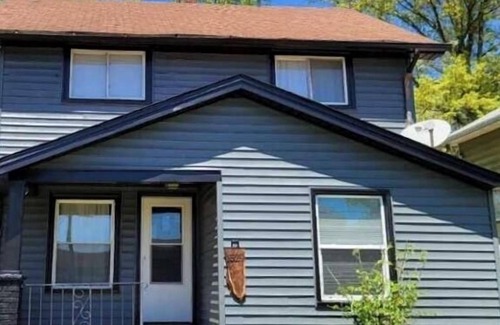Warren House | Fireside Retreat: Family-Friendly Stay in Warren, Ohio