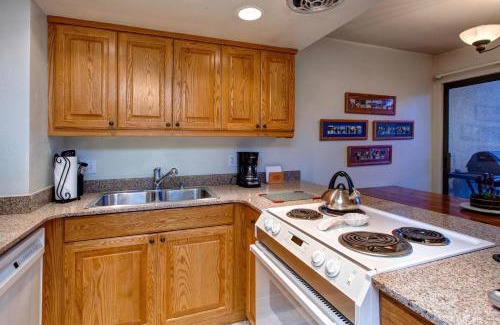 Park Meadows House | Fireside Retreat: Family-Friendly with a 9.3/10 Guest Rating