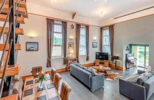 Newark House | Experience Firs Retreat: Pet-Friendly Getaway with Hot Tub