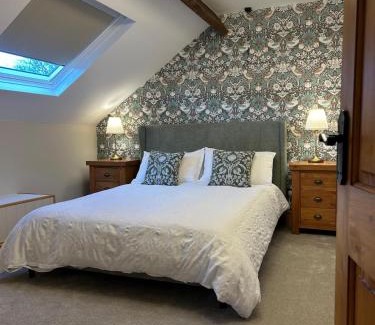 Newark House | Experience Firs Retreat: Pet-Friendly Getaway with Hot Tub