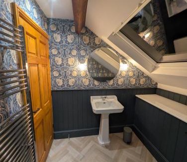 Newark House | Experience Firs Retreat: Pet-Friendly Getaway with Hot Tub