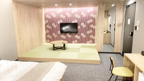 Minami Hotel | Modern First Cabin Midosuji Namba with Inviting Hot Tub