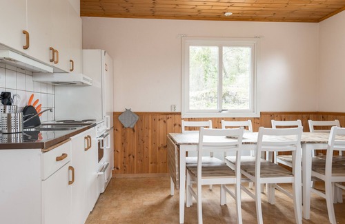 Saffle Municipality Cottage | Pet-Friendly First Camp Duse Udde with Oceanfront Views