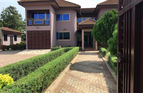 Nungua House | First Choice Guest House: Child-Friendly Retreat with Top Ratings