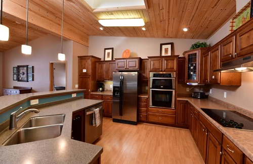 Spring Brook House | Premier Wisconsin Dells Getaway with Theater & Arcade Fun
