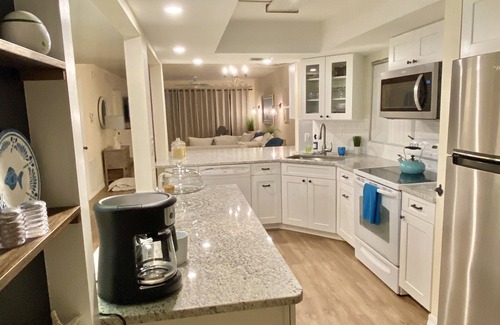 Gulf Gate Estates Condo | Inviting 2Bdrm/2Bath Condo Steps from Siesta Key Beach
