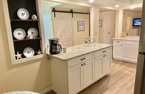 Gulf Gate Estates Condo | Inviting 2Bdrm/2Bath Condo Steps from Siesta Key Beach
