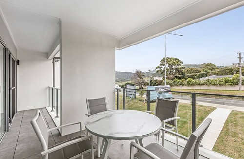 Kiama Apartment | First Floor 3-Bed Unit with Oceanfront Views & Spa