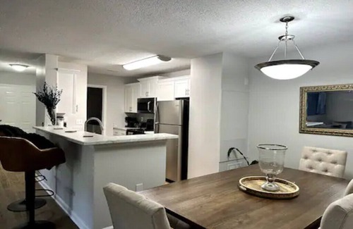Westbury Park Apartment | Relaxing 3-Bedroom Apartment with Pool and Balcony Access