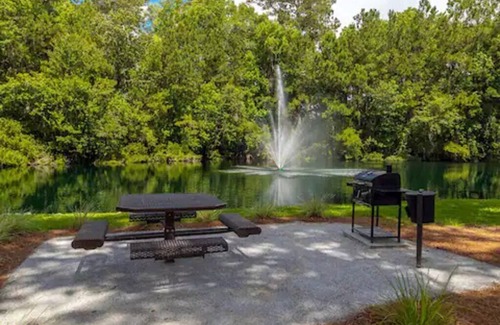 Westbury Park Apartment | Relaxing 3-Bedroom Apartment with Pool and Balcony Access