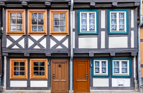 Wernigerode House | Idyllic First Floor Apartment with Pool & Ocean View