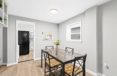 Hazel Park Apartment | First floor apartment conveniently located near Ferndale and Expressways
