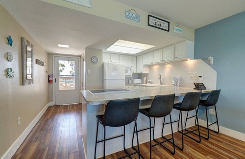 Corpus Christi Condo | Beachfront Bliss: Stunning Island House Condo Steps to Sand