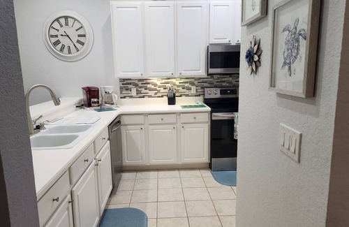 Hillcrest Estates Condo | Ideal Family Retreat: 2 Bed Condo Steps from Disney