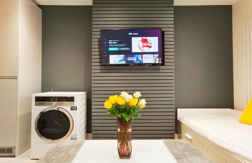Hillingdon Apartment | Relaxing First Floor Flat 1 Northwood with Hot Tub & Breakfast