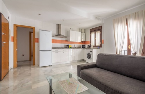 Cruz Roja-Capuchinos Apartment | Modern First Floor Stay Near Macarana Church, Rated 9.8