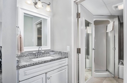 North East Hotel | Bay View Master Suite with Pool and Breakfast Included
