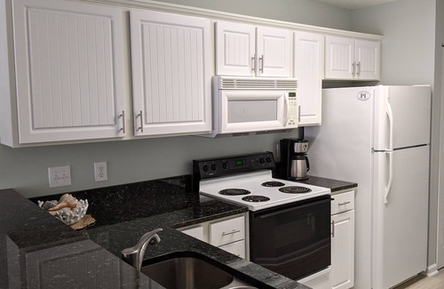 Pawleys Island Condo | Premier Stay on True Blue Golf #17 Green with Ocean View