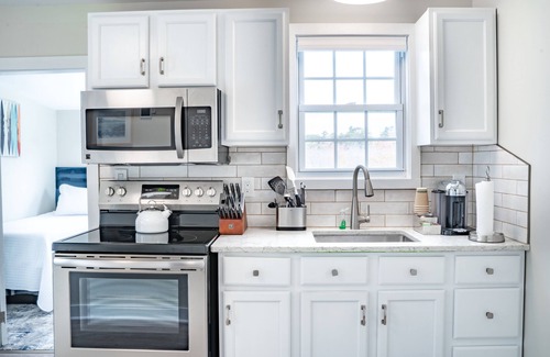 Hampton Hotel | Inviting Family Suite with Poolside Ocean Views