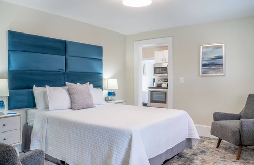 Hampton Hotel | Inviting Family Suite with Poolside Ocean Views