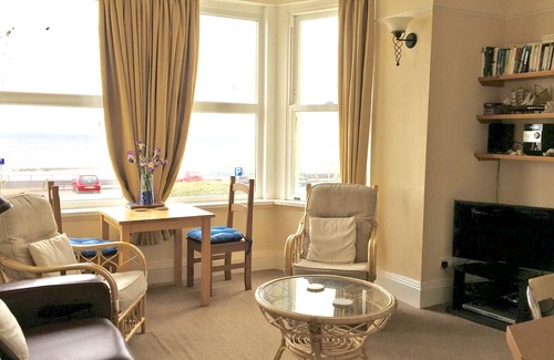 Tywyn Apartment | Seaside Apartment with Balcony & Breathtaking Ocean Views