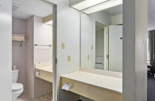 North East Hotel | Inviting First Floor Standard Deluxe with Pool & Breakfast