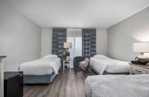 North East Hotel | Deluxe King Room with Pool and Family-Friendly Amenities