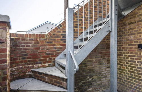 Worthing Apartment | Convenient Studio with Kitchen & Pet-Friendly Amenities