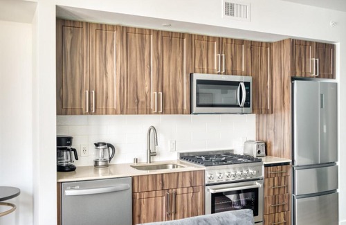 Downtown Seattle Apartment | Modern First Hill Studio with Gym & Pet-Friendly Amenities