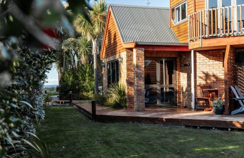 Kaikoura Apartment | Discover First Light Kaikoura: 4-Star Comfort & Hot Tub