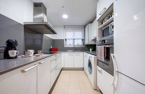 Comarruga Apartment | Oceanfront "La Calma" Apartment with Spa & Family Amenities