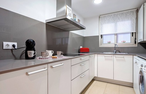 Comarruga Apartment | Oceanfront "La Calma" Apartment with Spa & Family Amenities