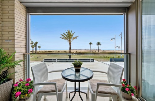 Comarruga Apartment | Oceanfront "La Calma" Apartment with Spa & Family Amenities