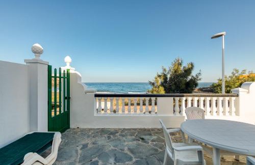 La Garita House | Beachfront Bliss at First Line of The Beach La Garita