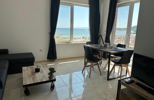 Kavarna Apartment | Beachside Retreat: Sea Paradise Apartment with Pool Access