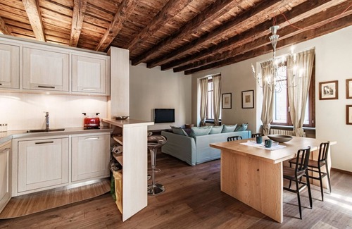 Como City Centre Apartment | Family-Friendly Retreat: My Home in Como Awaits You