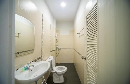 Mae Rim Hotel | Budget-Friendly Stay at First Residence with Breakfast Included