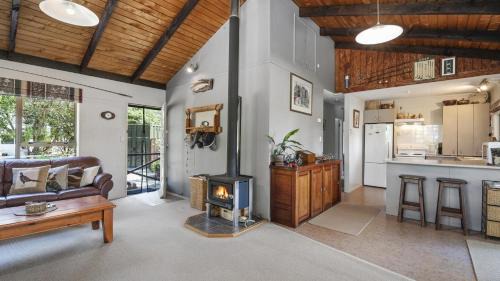 Turangi House | Welcoming Firstcast Turangi: A 4-Star Family Retreat