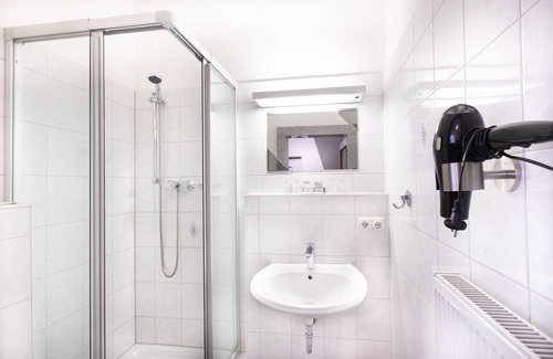 Neumuenster Hotel | Family-Friendly Firzlaffs Hotel Neumünster with Breakfast