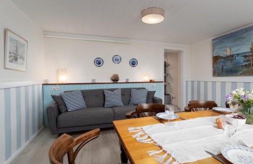 Kroeslin House | Pet-Friendly Fischerhaus: Steps from the Beach, Family Ready