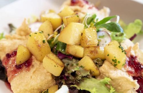 Wasserburg am Inn Hotel | Discover Fischerstüberl Attel: Pet-Friendly with Ocean Views