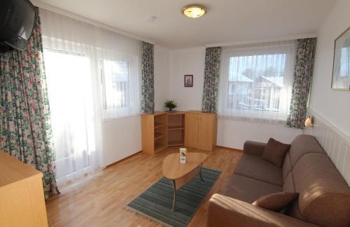 Rappitsch Apartment | Discover Fischerstüberl: Oceanfront Bliss with Hot Tub