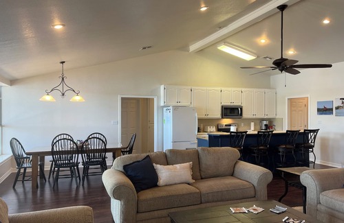 Graham House | Relaxing Possum Hollow Cove Retreat with Lake Views