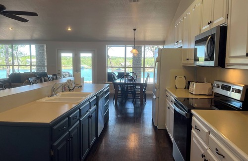 Graham House | Relaxing Possum Hollow Cove Retreat with Lake Views