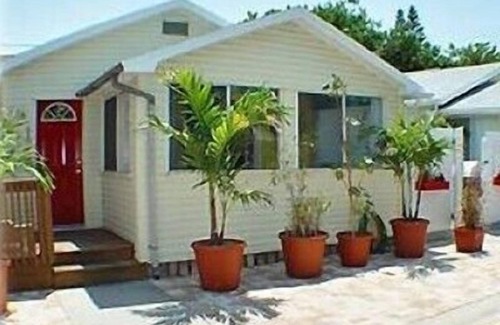 Sunset Beach Cottage | Perfect Oceanfront Retreat at Fish Cottage & Parrot Cottage!