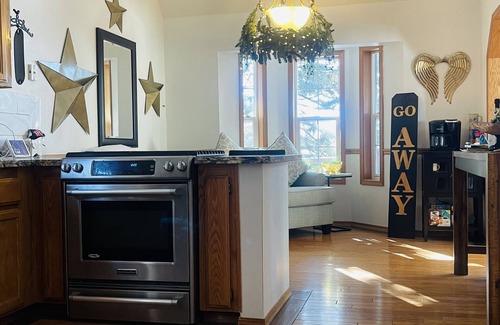 East Shore House | Kid-Friendly Retreat at GG's Lake House Awaits You!