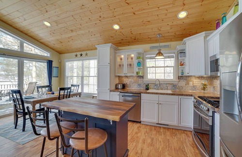 Newaygo Cottage | Ideal Lakeside Cottage with Pontoon, Kayaks & Spa Access