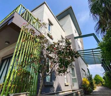 Dongshan Villa | Family-Friendly Fish Nest Villa with Pool & Dinner Reservations