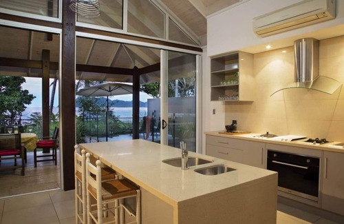 Mission Beach House | Highly Rated Fish on a Fence: Pool, Breakfast & Family Fun